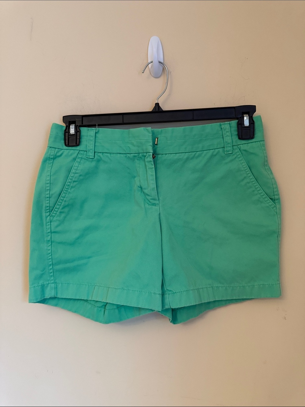 J. Crew chino Green Shorts with Tailored Fit‎ Sz 2